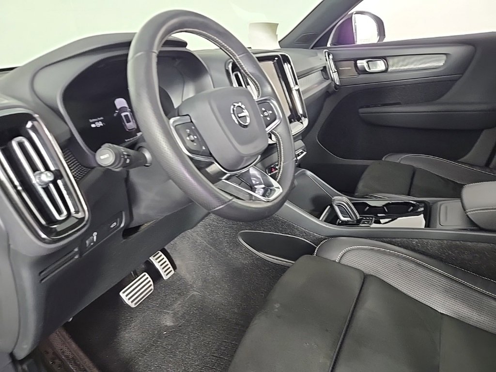 Used 2021 Volvo XC40 P8 Recharge w/ Advanced Package image 19