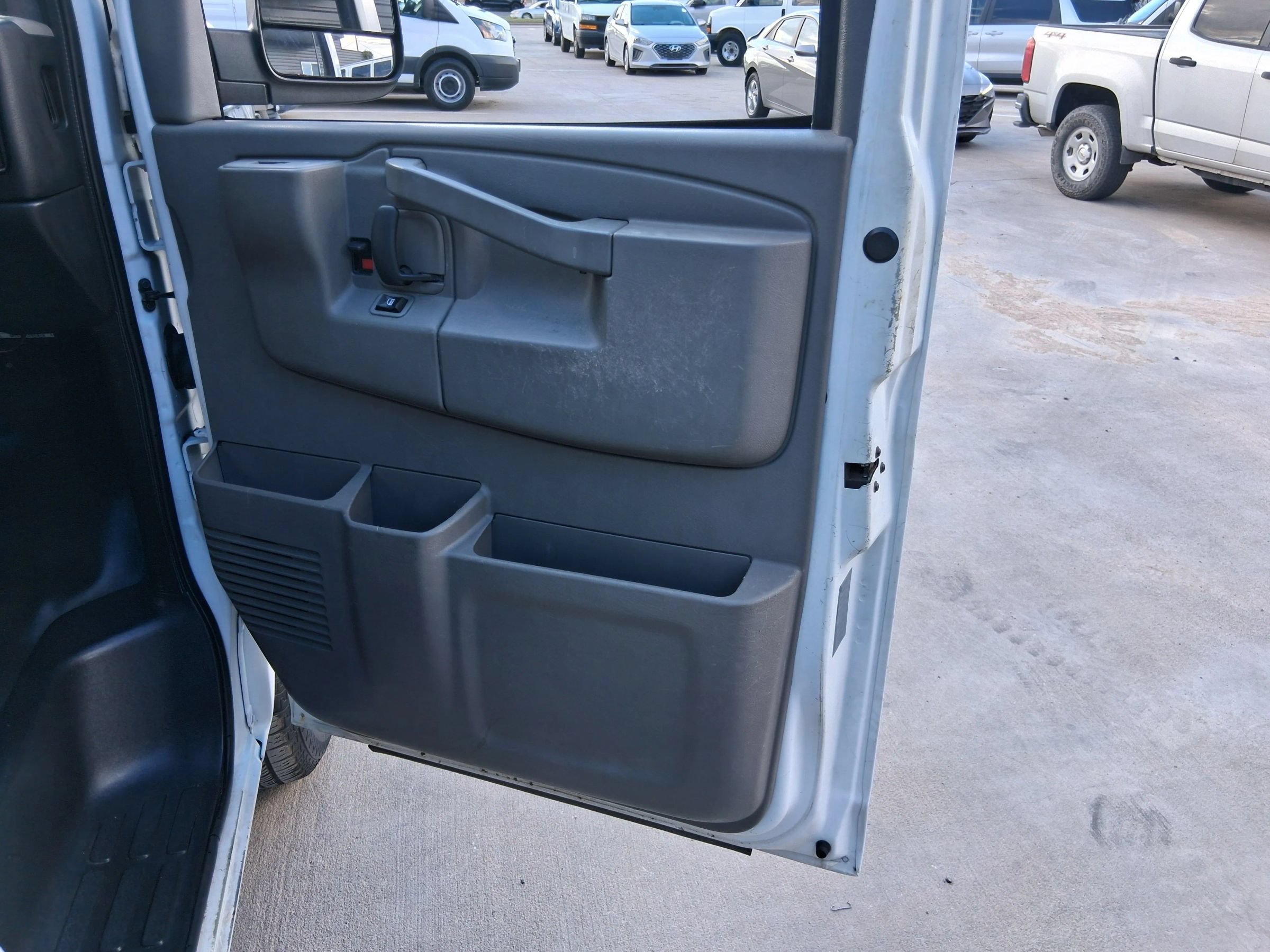 Used 2017 Chevrolet Express 2500 LS RWD image 31