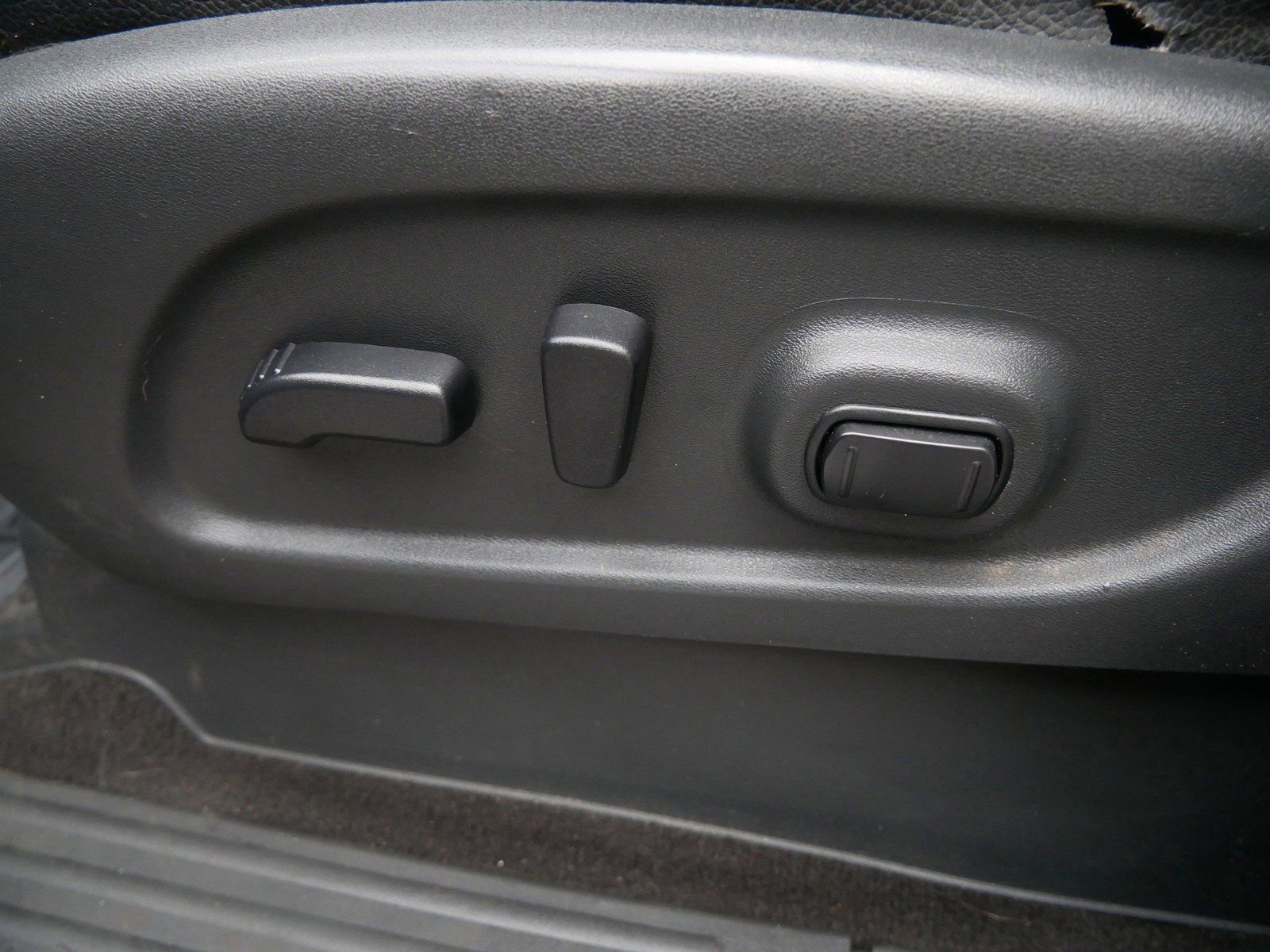 Used 2018 Nissan Titan SL w/ Midnight Edition image 12