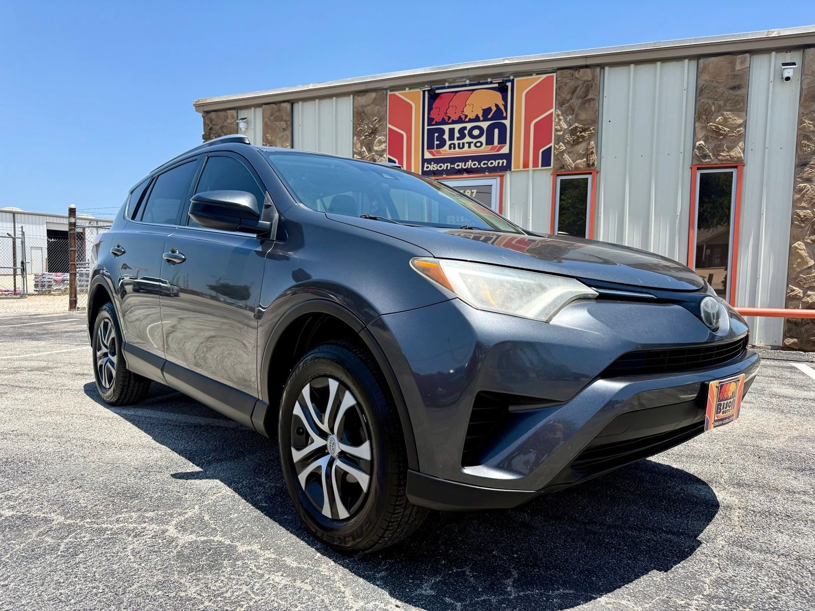 Used 2017 Toyota RAV4 LE FWD image 1