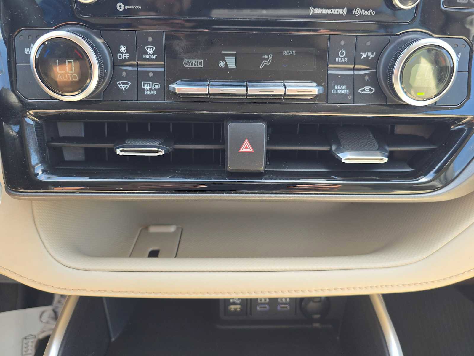 Used 2022 Toyota Highlander XLE image 29