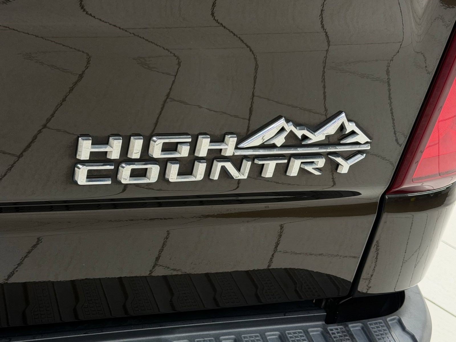 Used 2019 Chevrolet Silverado 1500 High Country w/ Technology Package AWD/4WD image 43