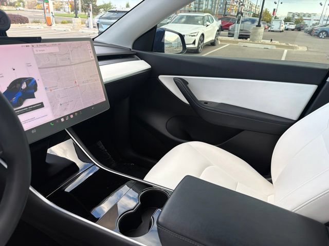 Used 2021 Tesla Model Y Long Range AWD/4WD image 24