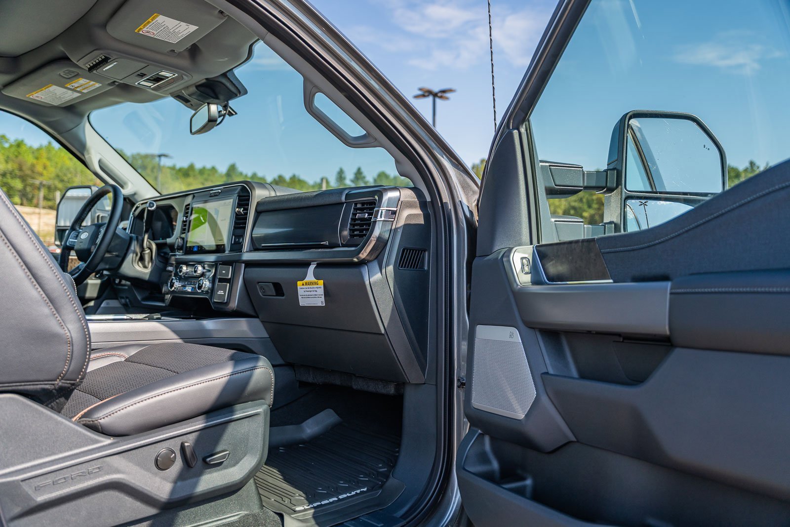 New 2025 Ford F250 Lariat w/ Lariat Ultimate Package image 16
