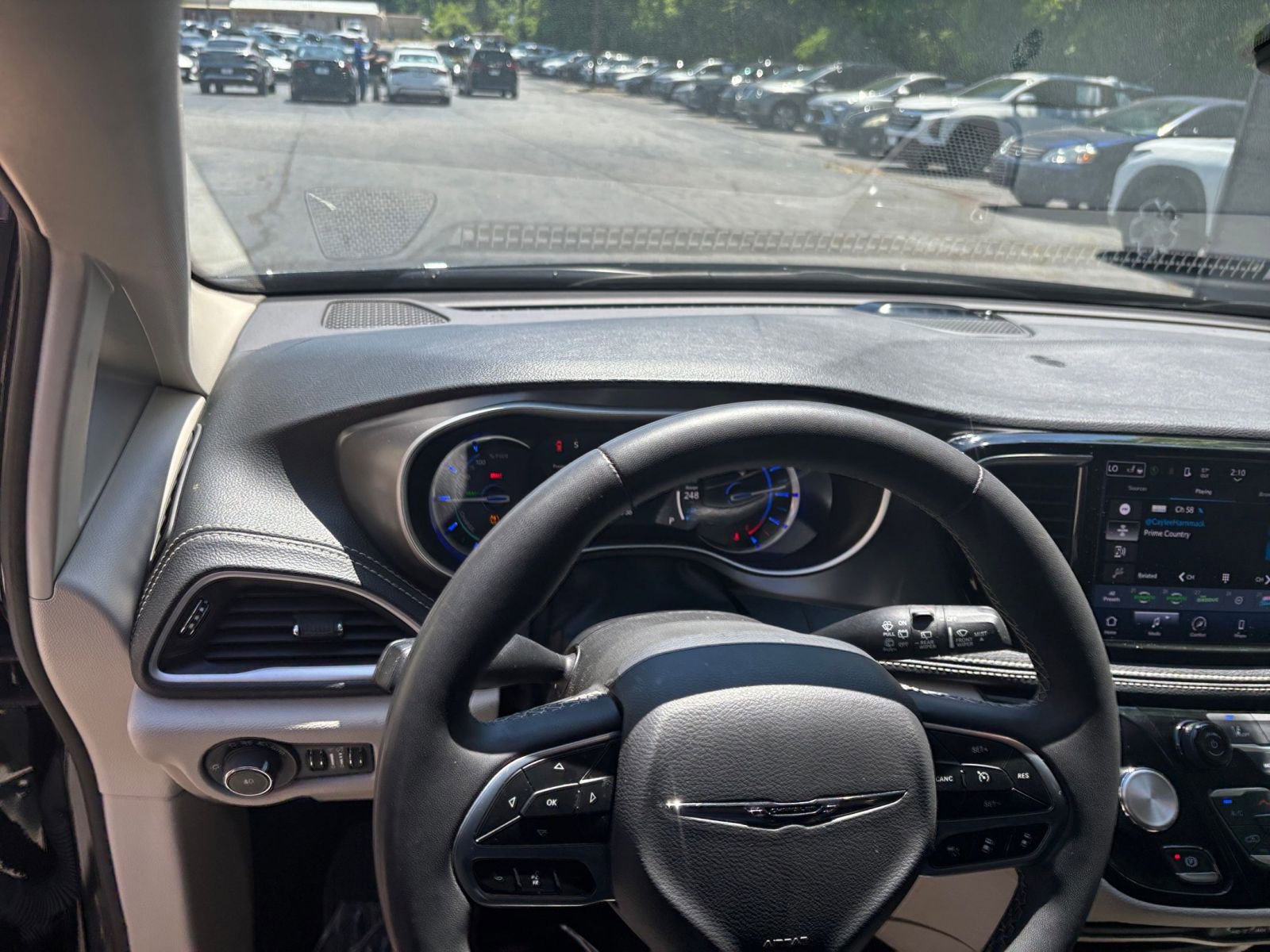 Used 2023 Chrysler Pacifica Touring-L FWD image 32