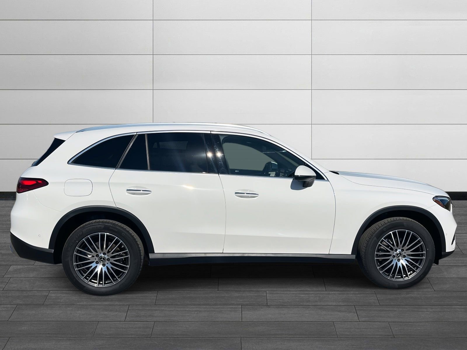 Certified 2025 Mercedes-Benz GLC 300 image 2