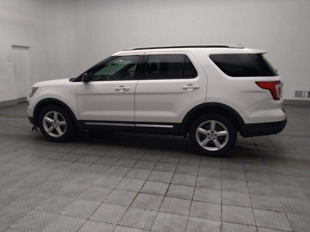Used 2019 Ford Explorer XLT FWD image 3