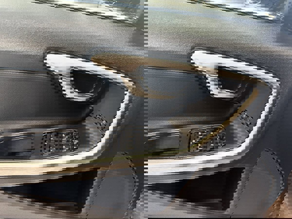 Used 2018 Volvo V60 T5 Cross Country w/ Convenience Package image 14