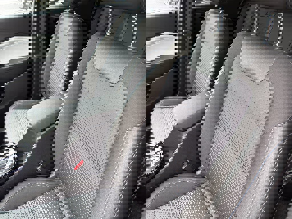 Used 2025 Chevrolet Trax LT w/ LT Convenience Package FWD image 12