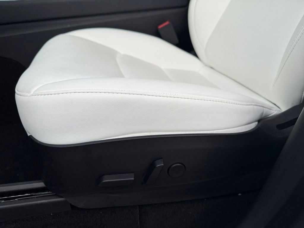 Used 2020 Tesla Model Y Long Range image 12