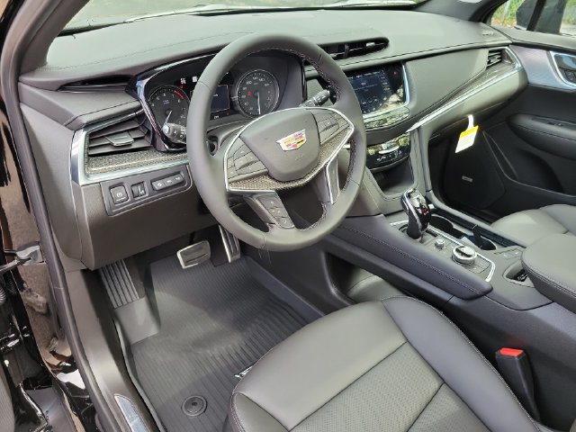 New 2026 Cadillac XT5 Sportv w/ LPO, Floor Liner Package AWD/4WD image 25