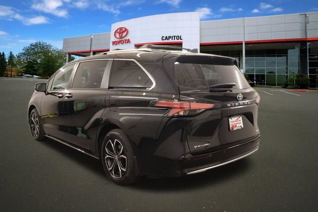 Certified 2025 Toyota Sienna Platinum AWD/4WD image 5