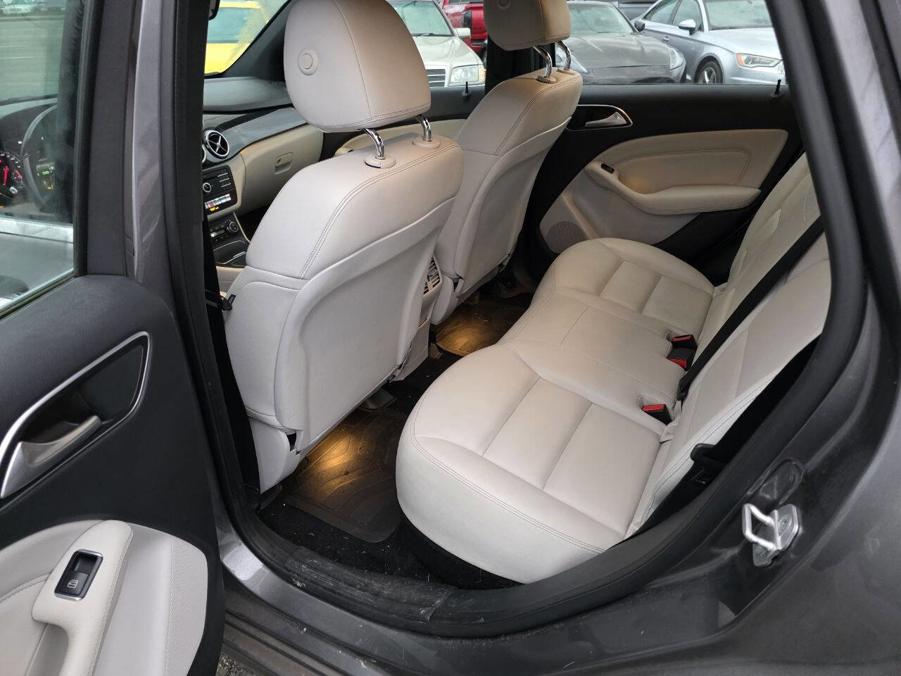 Used 2017 Mercedes-Benz B 250e B 250e 4dr Hatchback image 13