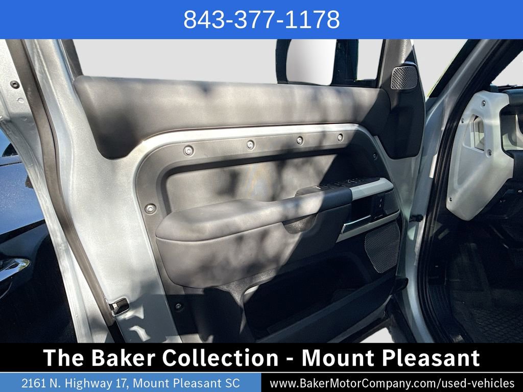Used 2024 Land Rover Defender 130 X-Dynamic SE AWD/4WD image 19
