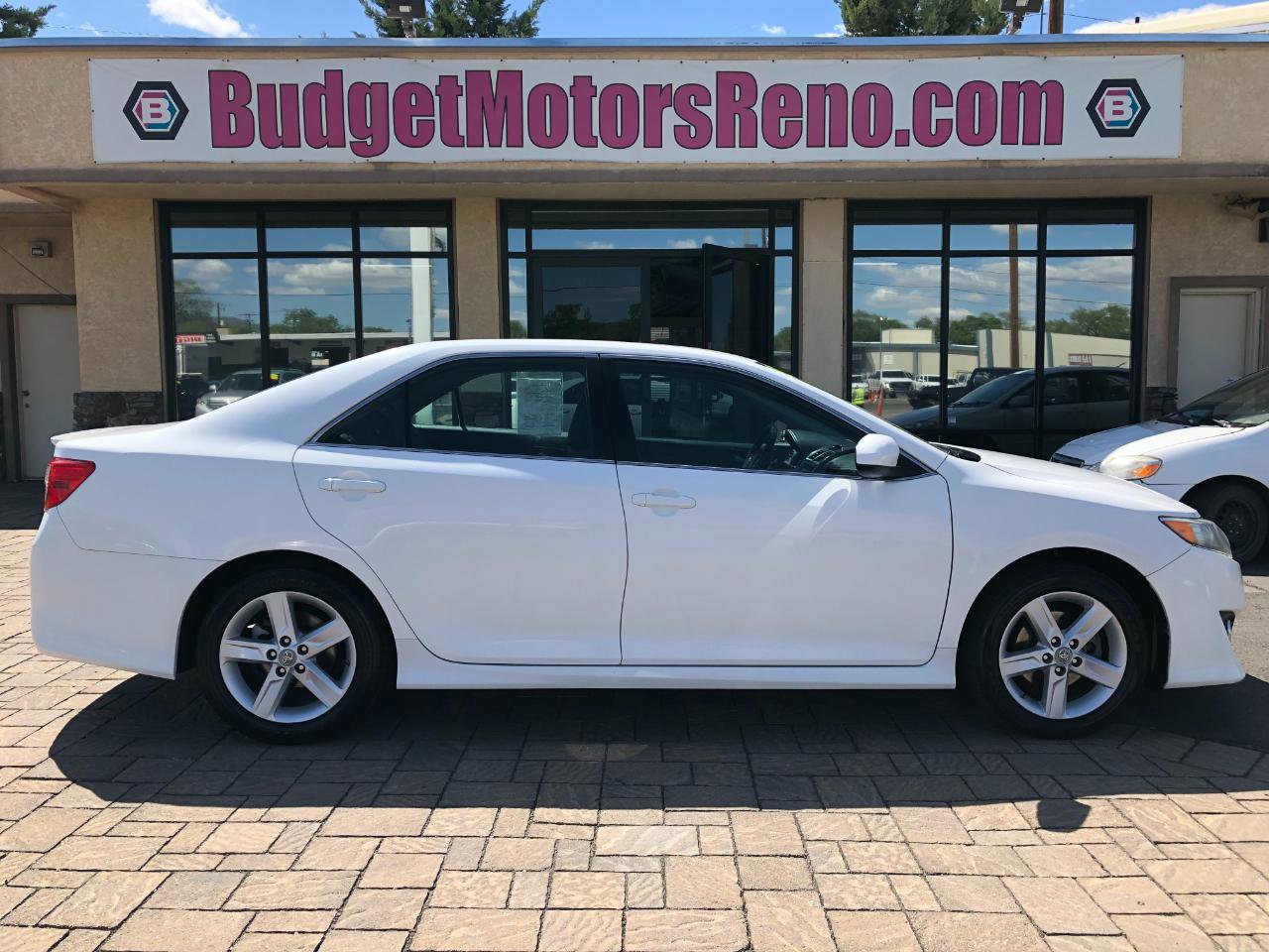 Used 2012 Toyota Camry SE FWD image 1