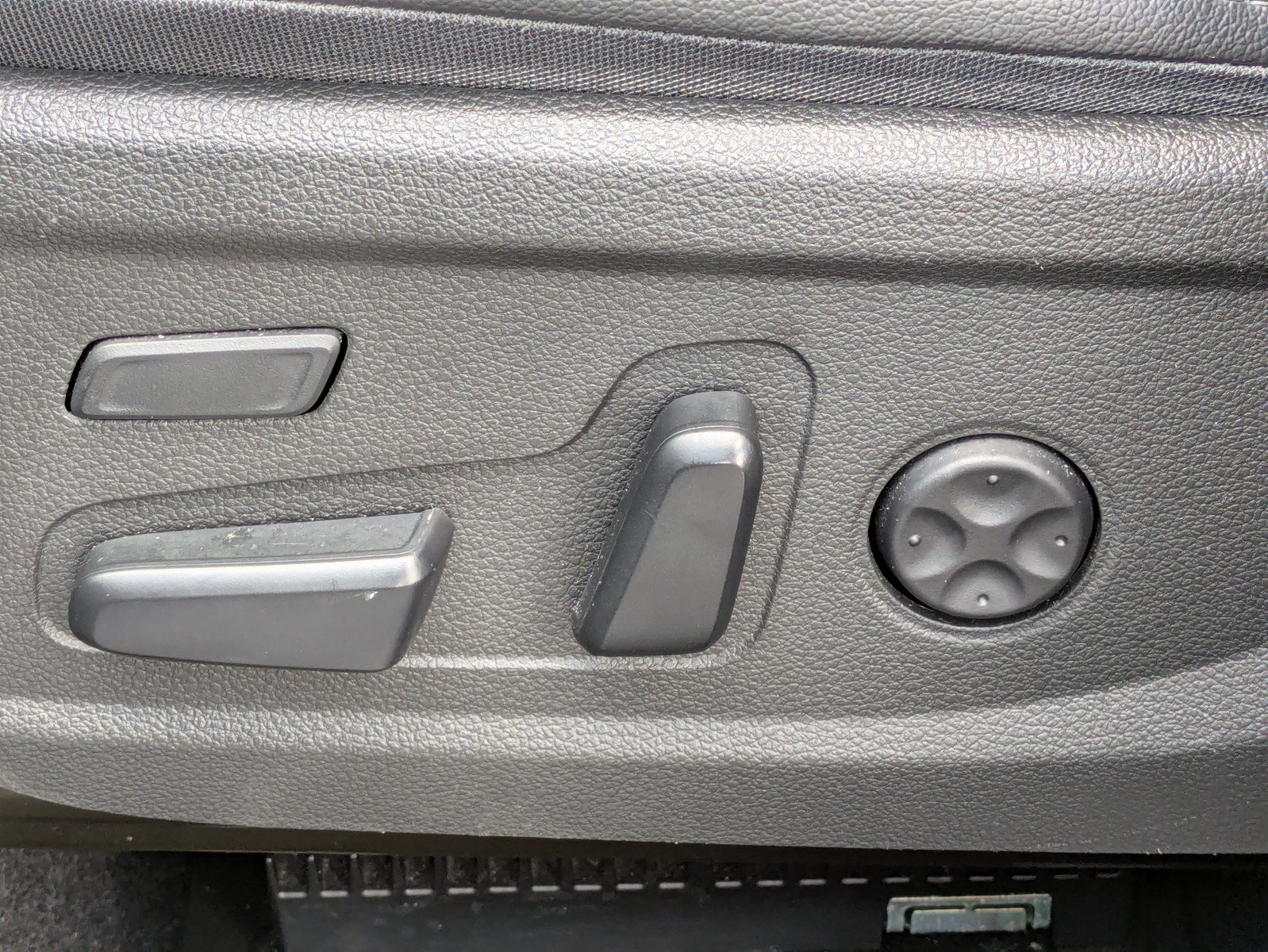Used 2023 Hyundai Santa Fe Limited w/ Cargo Package AWD/4WD image 18