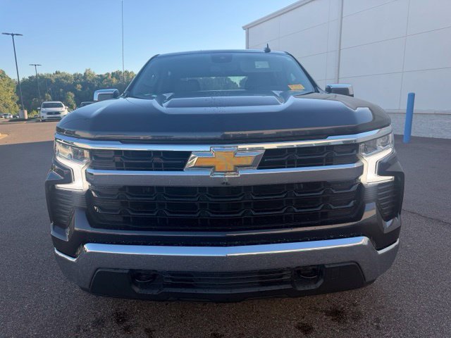 Used 2023 Chevrolet Silverado 1500 LT w/ Z71 Off-Road Package AWD/4WD image 3