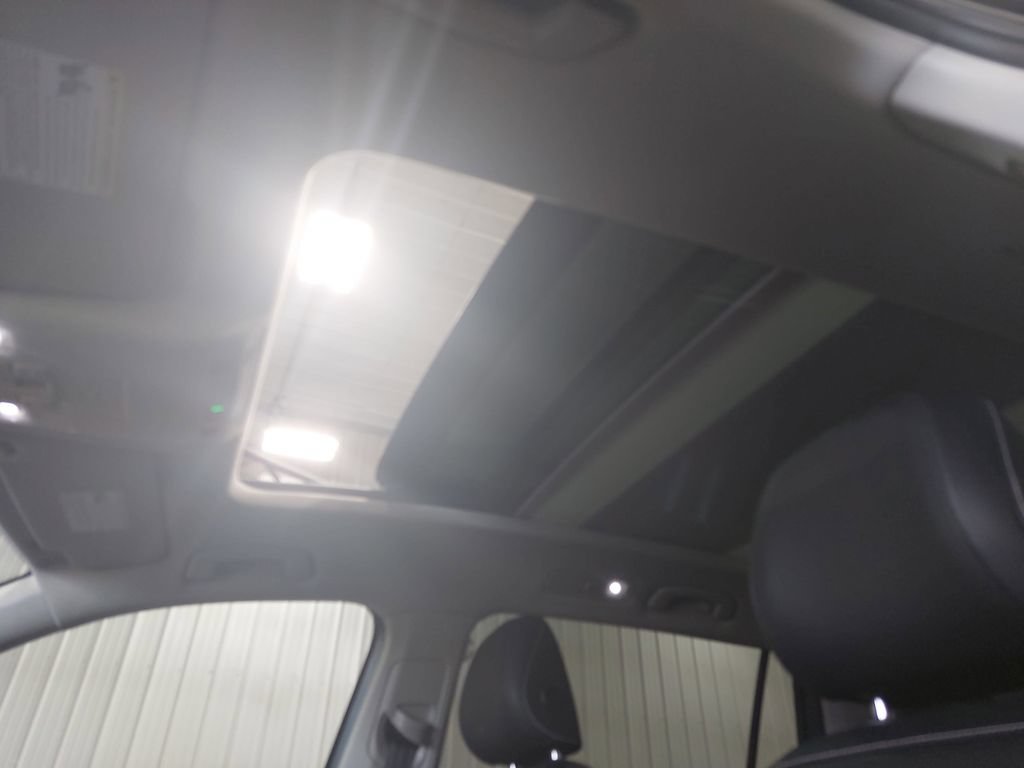 Used 2022 Volkswagen Tiguan SE AWD/4WD image 30