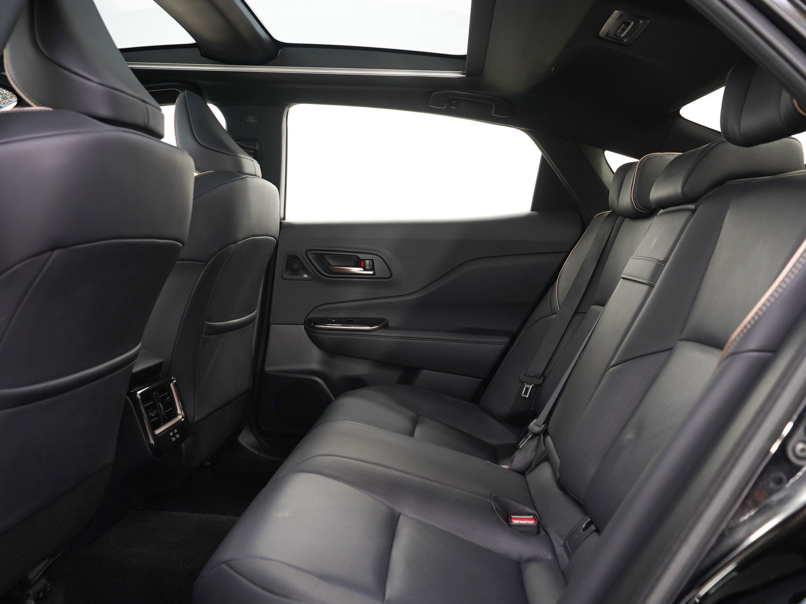 Used 2024 Toyota Crown Platinum AWD/4WD image 17