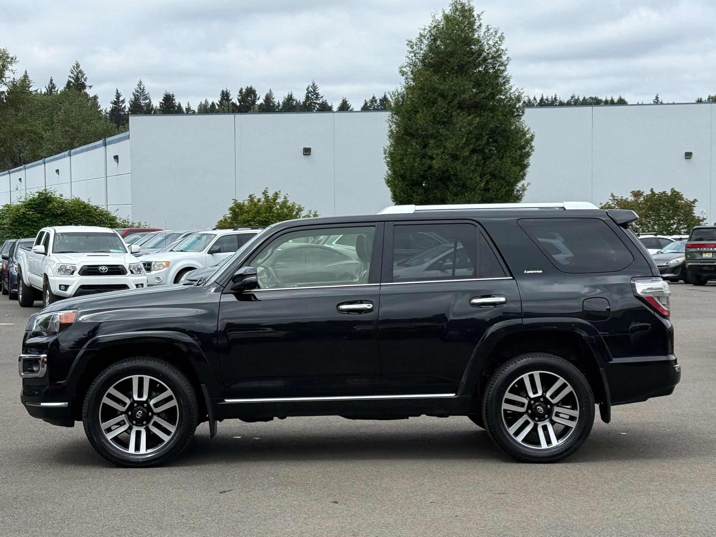 Used 2016 Toyota 4Runner Limited AWD/4WD image 4