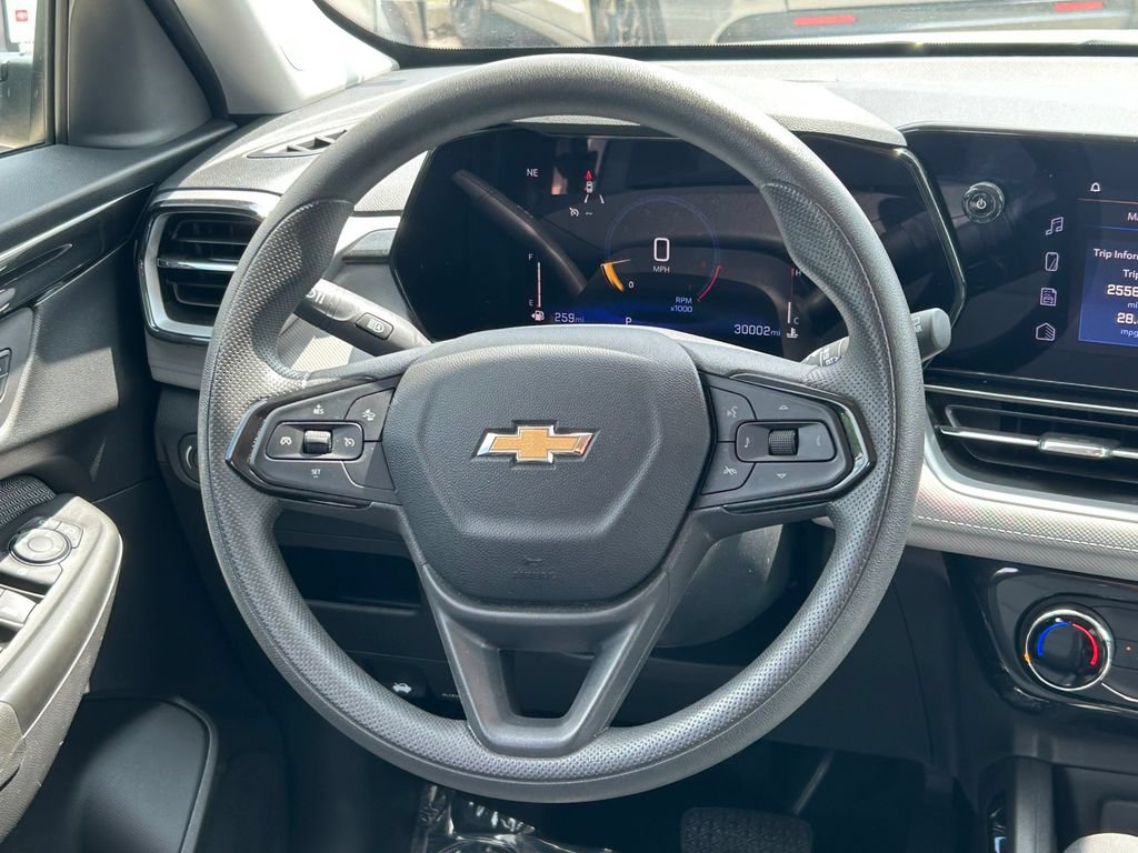 Used 2025 Chevrolet TrailBlazer LT FWD image 35