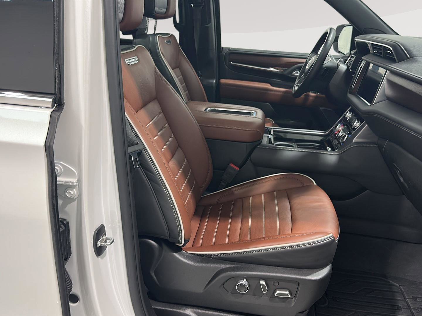 Used 2024 GMC Yukon Denali Ultimate AWD/4WD image 26