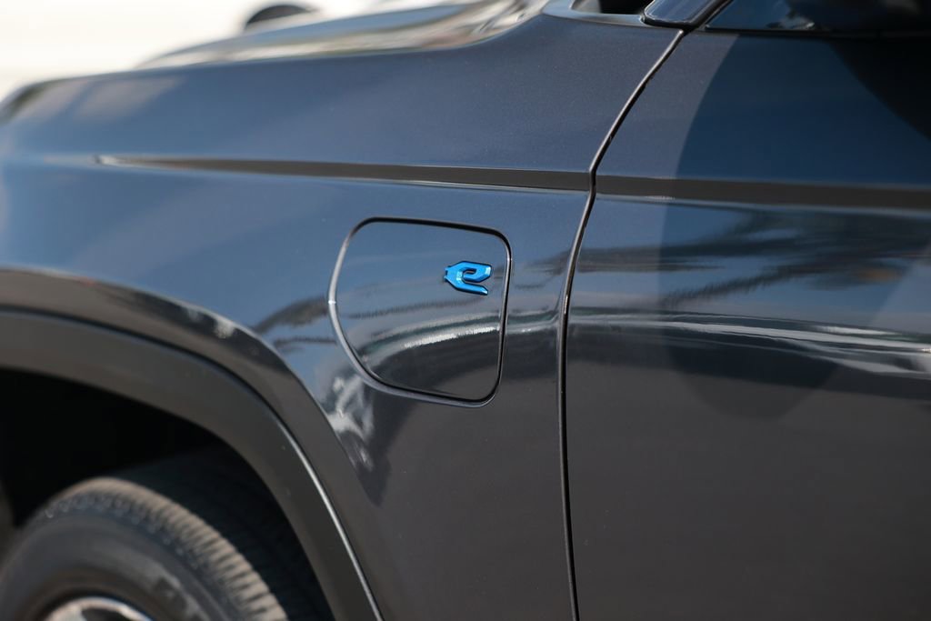 Used 2024 Jeep Grand Cherokee Limited 4xe w/ Luxury Tech Group II image 15