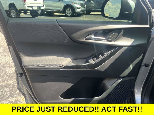 Used 2026 Chevrolet Equinox LT w/ Safety and Technology Package FWD image 17