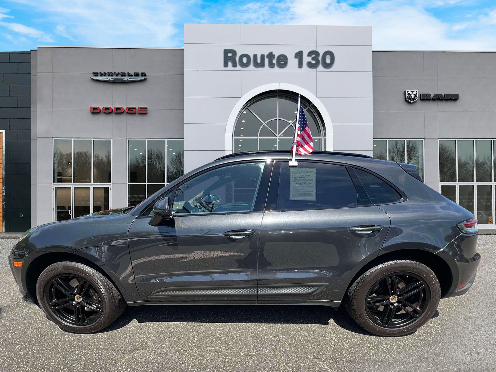 Used 2022 Porsche Macan AWD/4WD image 5