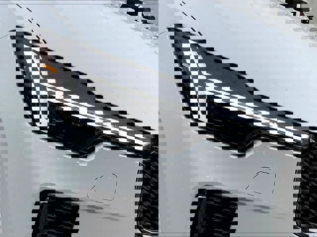 Used 2025 Volvo XC90 B6 Plus image 33