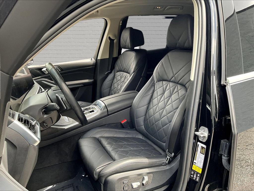 Used 2024 BMW X7 xDrive40i w/ Premium Package AWD/4WD image 19