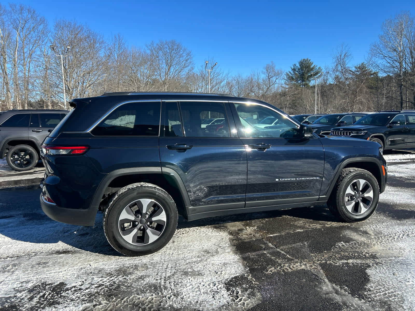 Used 2023 Jeep Grand Cherokee 4WD 4xe w/ Luxury Tech Group II image 4