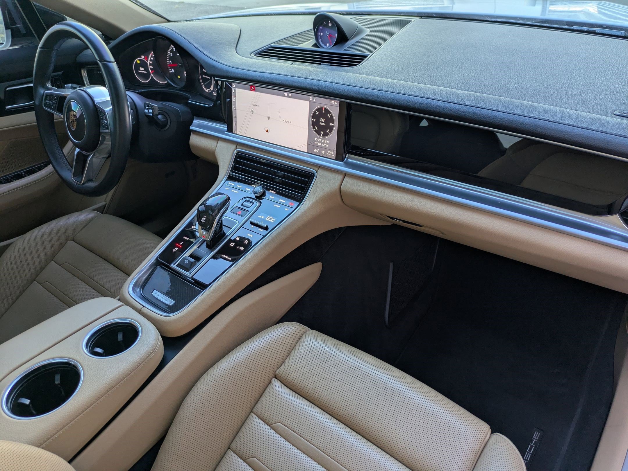 Used 2018 Porsche Panamera 4 image 29