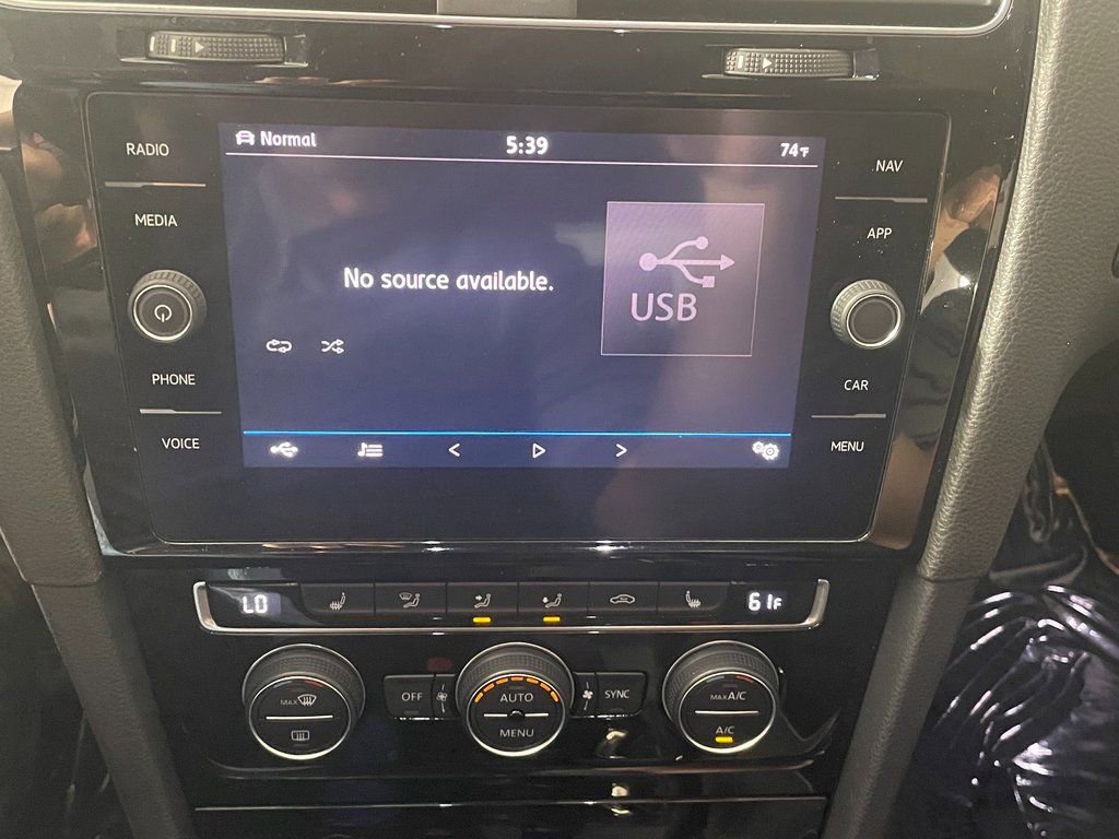 Used 2019 Volkswagen Golf R 4-Door image 19