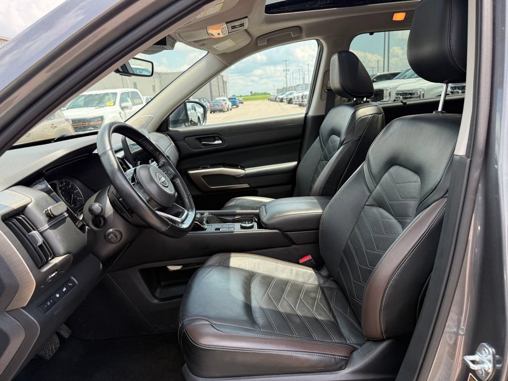 Used 2023 Nissan Pathfinder Platinum AWD/4WD image 5