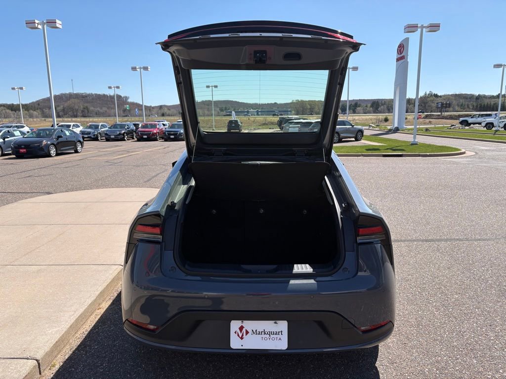Used 2024 Toyota Prius LE FWD image 4