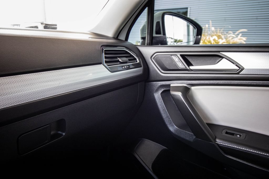 Certified 2024 Volkswagen Tiguan S FWD image 30