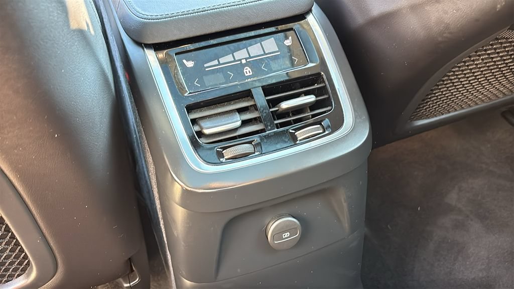 Certified 2025 Volvo XC90 T8 Plus AWD/4WD image 9