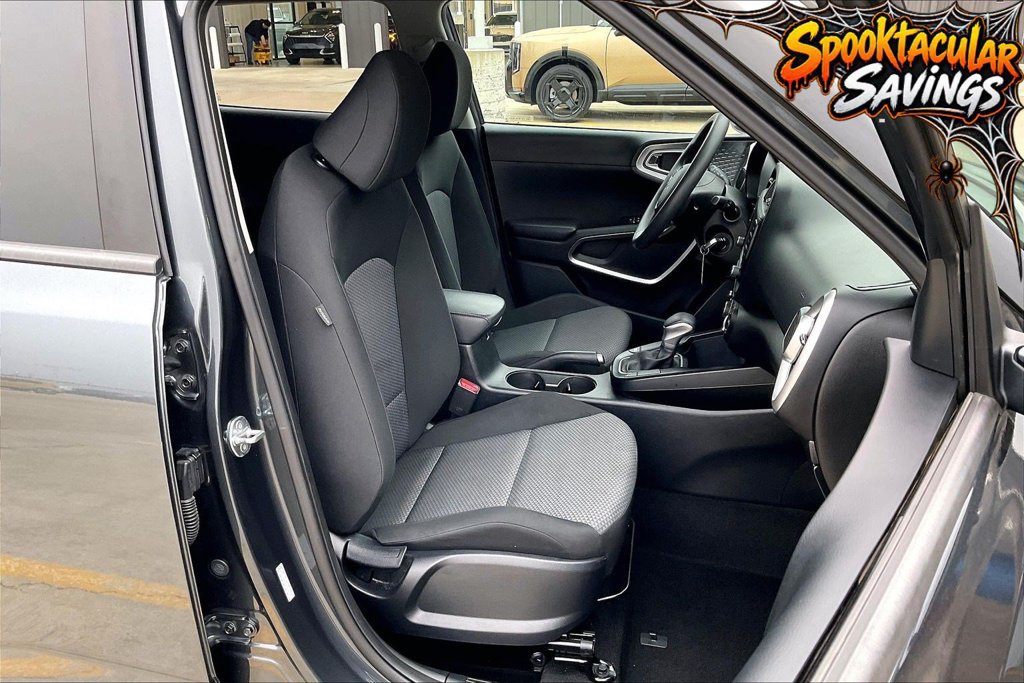 Used 2025 Kia Soul LX w/ LX Technology Package FWD image 7