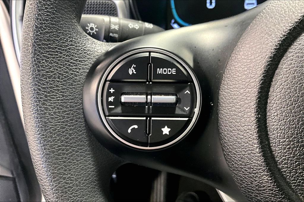 Used 2025 Kia Soul LX image 23