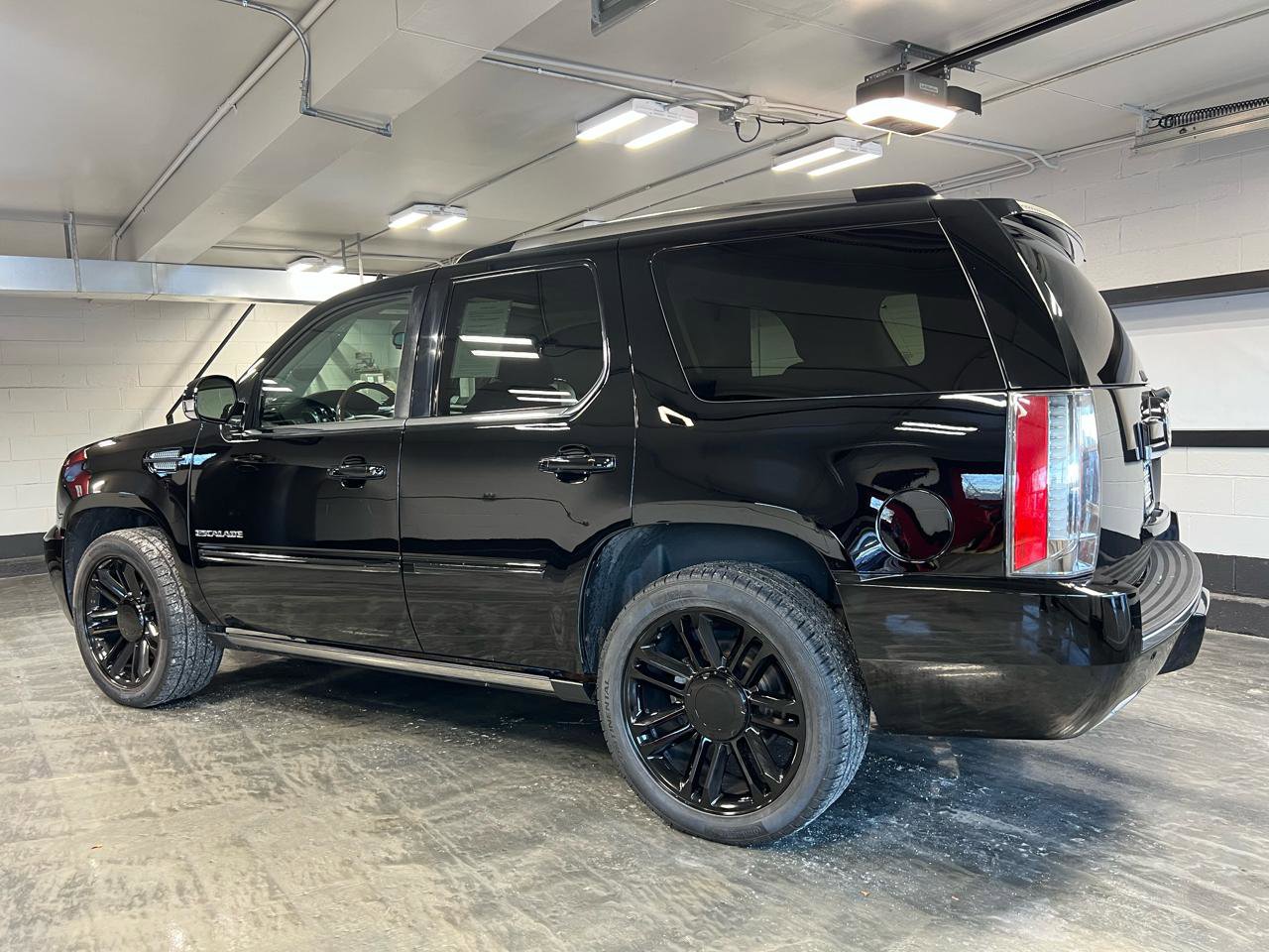 Used 2013 Cadillac Escalade Premium image 6