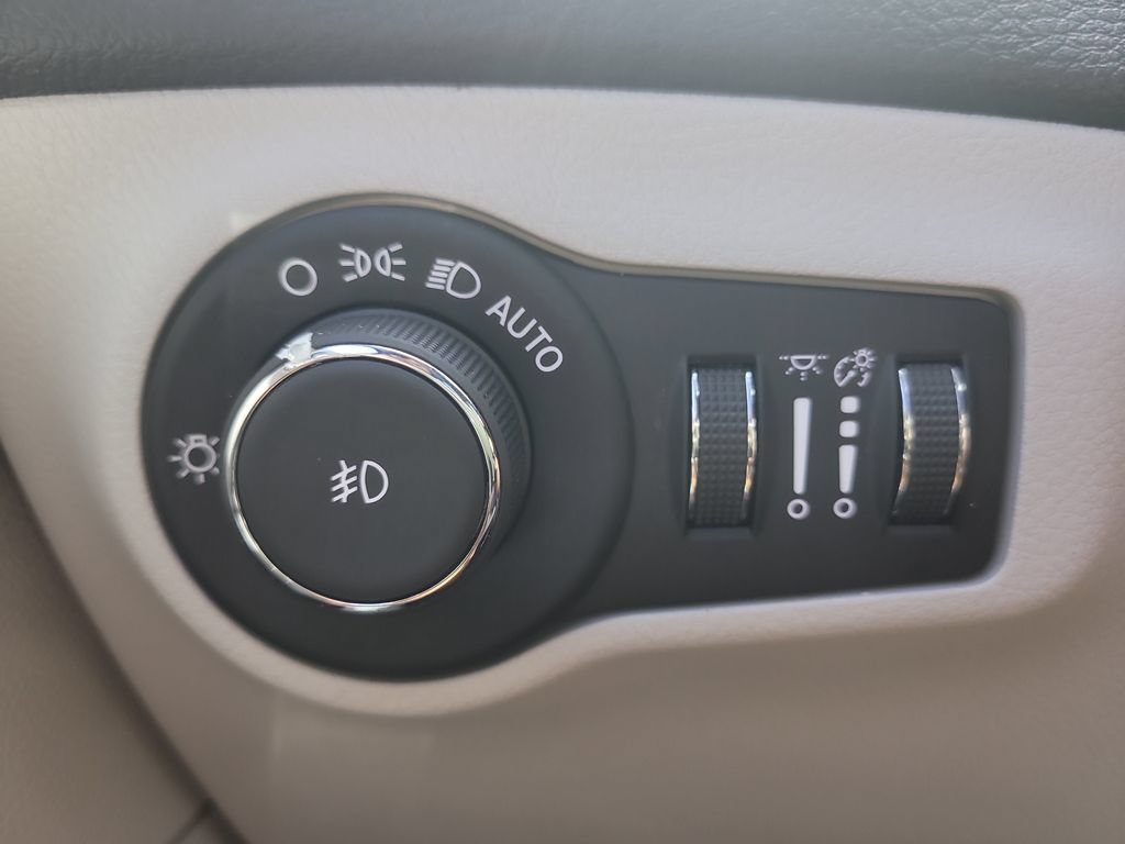 Used 2020 Jeep Compass Limited FWD image 27