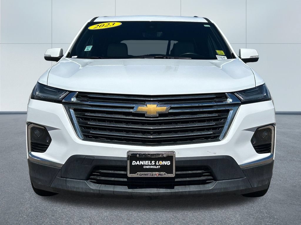Used 2023 Chevrolet Traverse LT w/ LT Premium Package AWD/4WD image 3