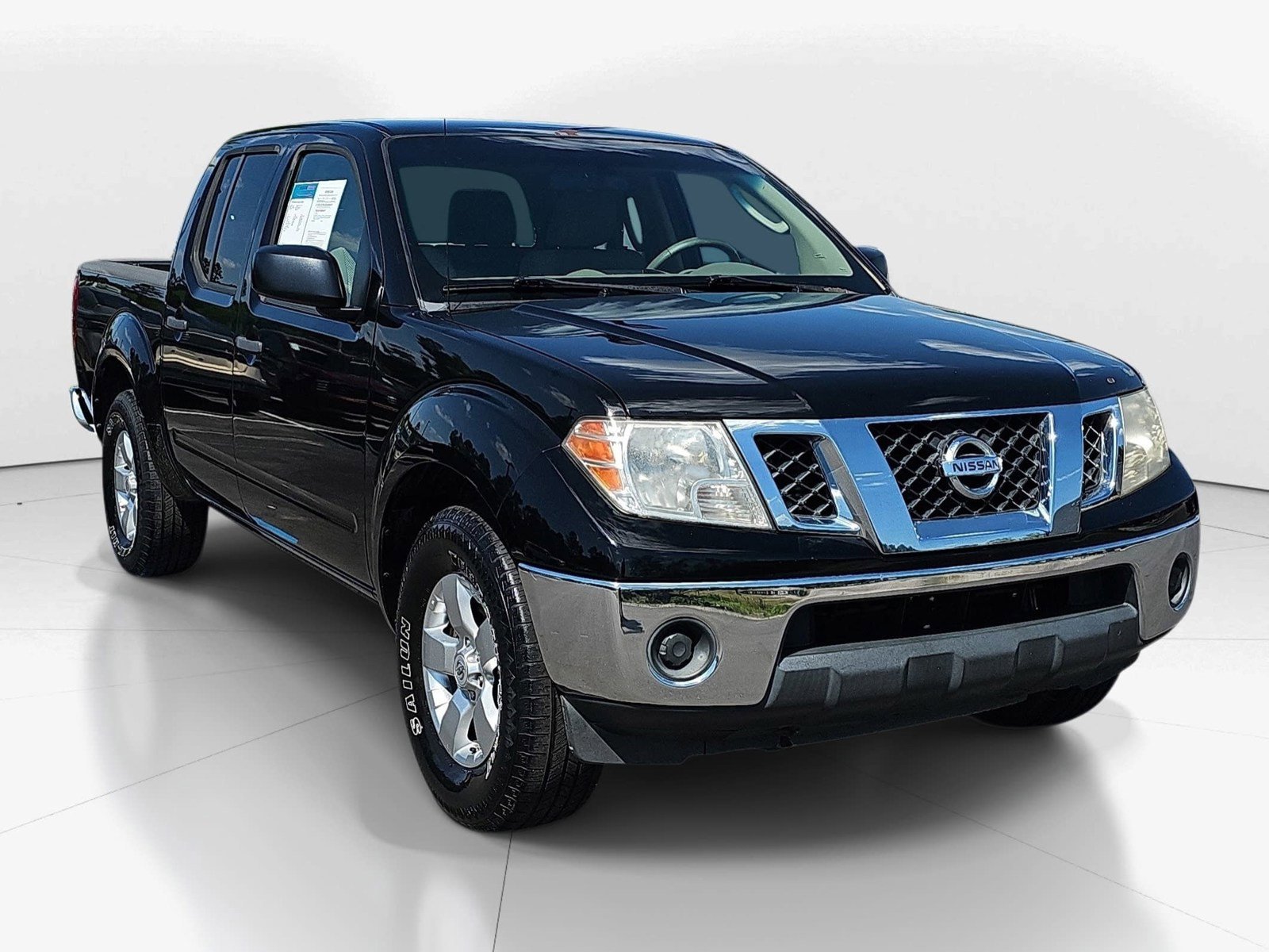 Used 2010 Nissan Frontier SE RWD image 2