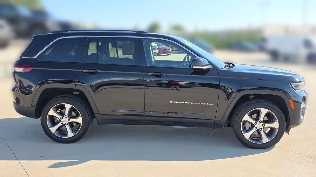 Used 2023 Jeep Grand Cherokee Limited AWD/4WD image 7