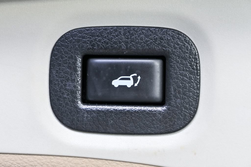 Used 2016 Nissan Rogue SV w/ SV Premium Package image 28