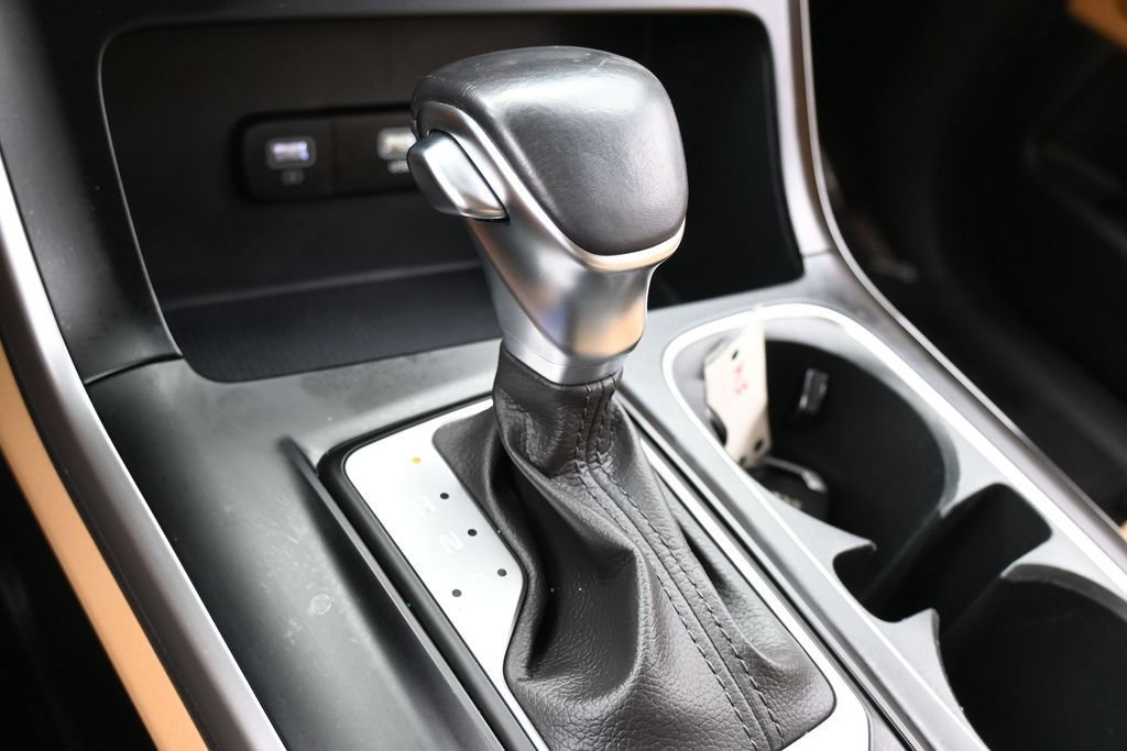 Used 2024 Kia Carnival LX FWD image 21