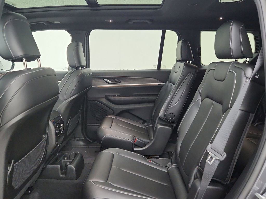 New 2025 Jeep Grand Cherokee L Limited image 32