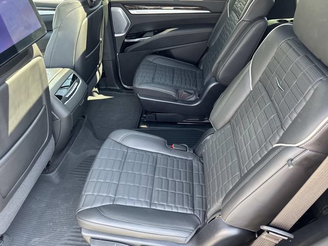 Certified 2025 Cadillac Escalade Sport Platinum w/ LPO, Floor Liner Package AWD/4WD image 17