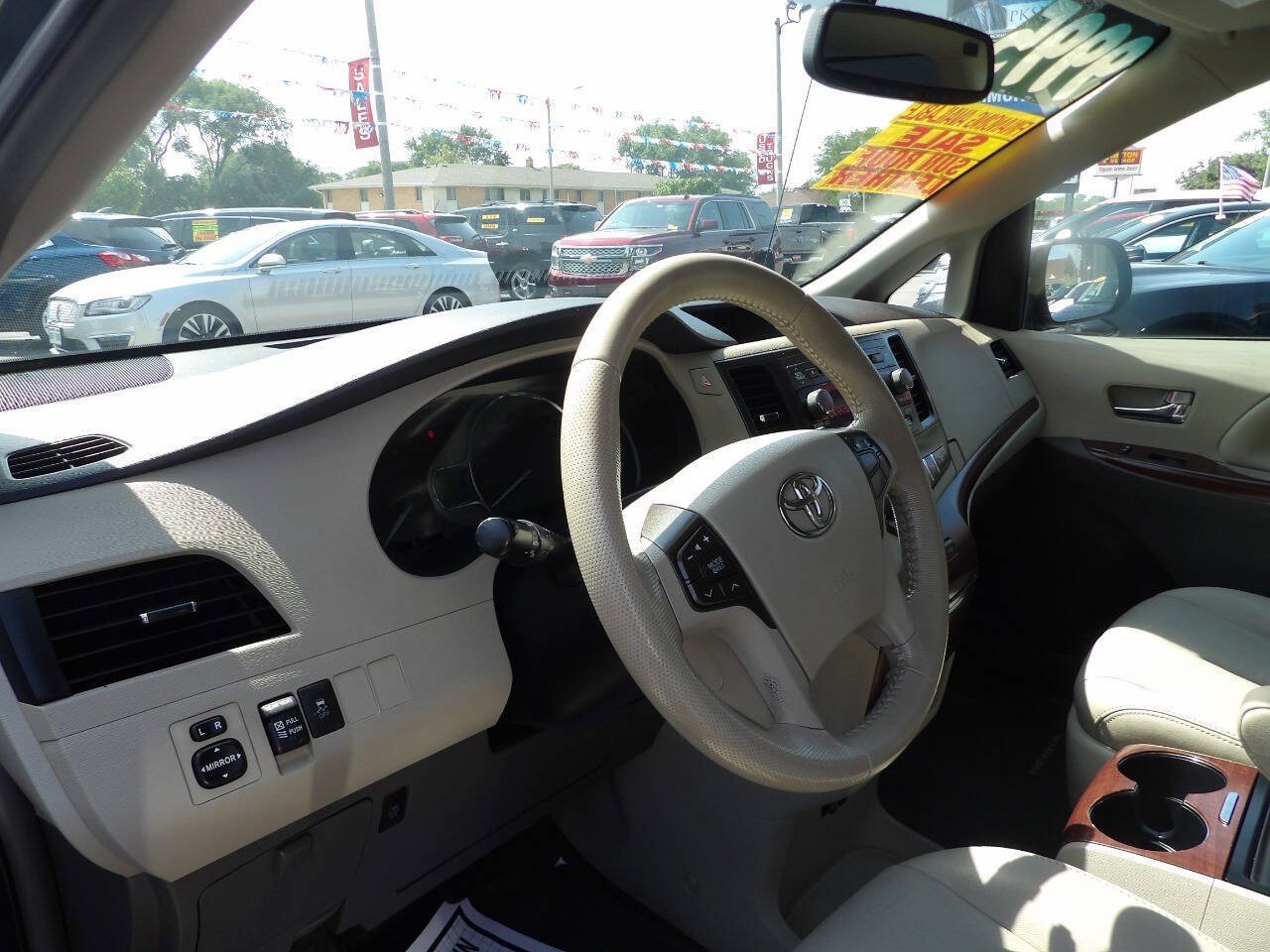 Used 2012 Toyota Sienna XLE FWD image 6